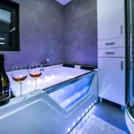 度假居 Hot Tub Jacuzzi Chillout *