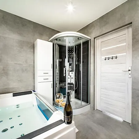 Hot Tub Jacuzzi Chillout