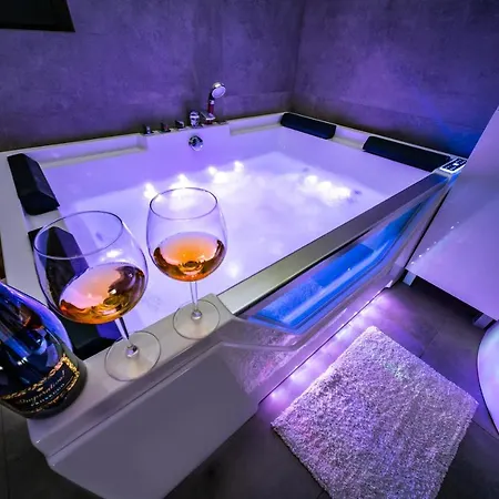 Hot Tub Jacuzzi Chillout